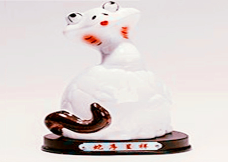 属蛇佩戴什么招财