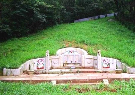 爷爷的坟对谁的影响大