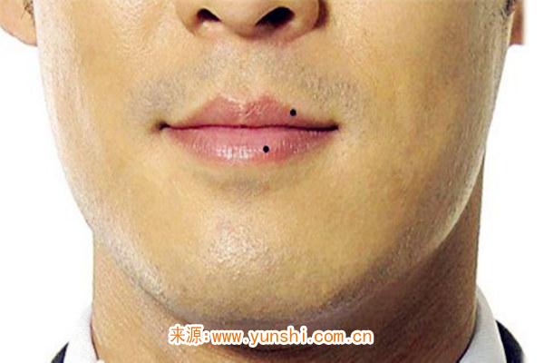 男人嘴唇上有痣代表什么