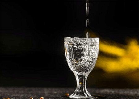 喜欢饮酒的八字特征 喜欢饮酒的八字特征