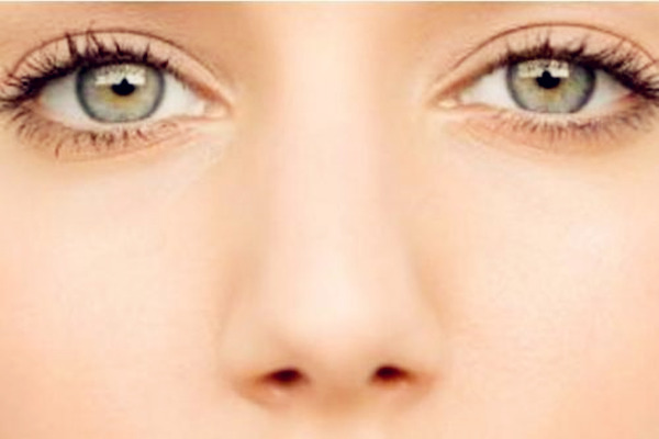 鼻子大的女人表示很有钱吗