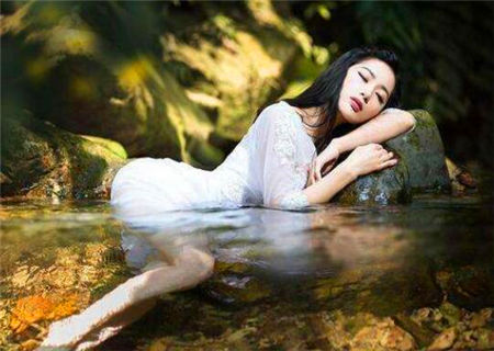 有特殊气质的女命八字特征 有特殊气质的女命八字特征