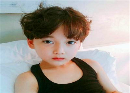 万姓男孩取名寓意好