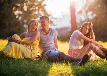 四大喜新厌旧的八字特征 四大喜新厌旧的八字特征