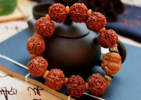 金刚菩提手串配饰什么好 金刚菩提手串配饰什么好