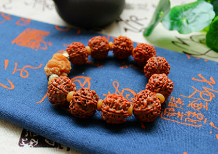 金刚菩提手串配饰什么好 金刚菩提手串配饰什么好