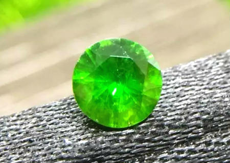 石榴石什么颜色的最好 石榴石什么颜色的最好