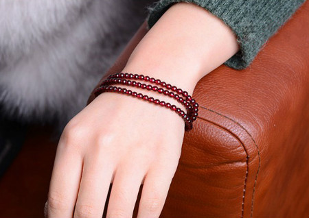 女人石榴石戴哪只手 女人石榴石戴哪只手