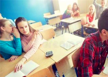 话多爱说闲话的八字特征 话多爱说闲话的八字特征