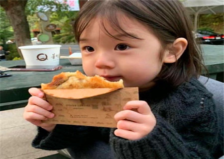 姓郁的女孩独特名字