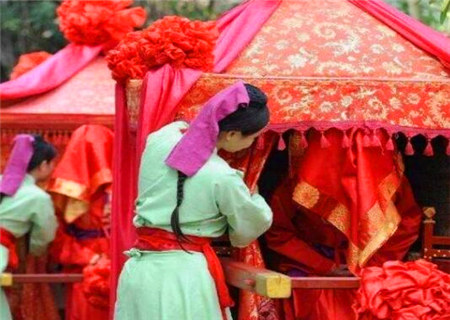 偏房小妾之命的八字特征 偏房小妾之命的八字特征