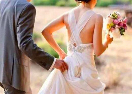 命嫁远夫的女命八字特征 命嫁远夫的女命八字特征