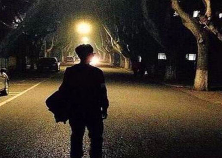 性格冷漠的八字特征 性格冷漠的八字特征