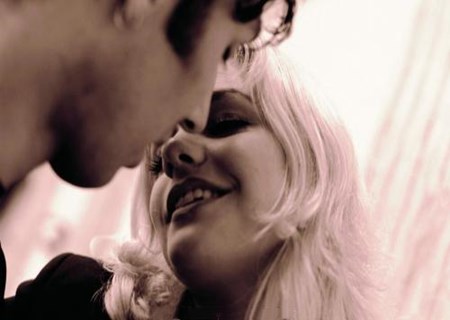 喜欢玩暧昧的女命八字特征 喜欢玩暧昧的女命八字特征