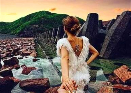 有魅力的女命八字特征 有魅力的女命八字特征