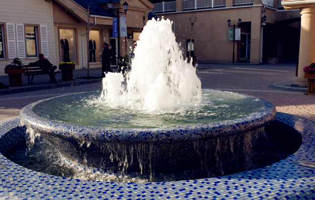 商场如何设置水聚天心？