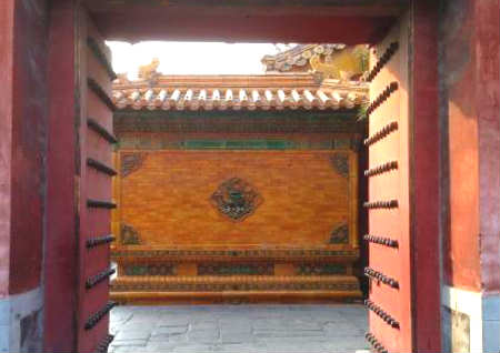 树正对大门对风水好吗 树正对大门对风水好吗