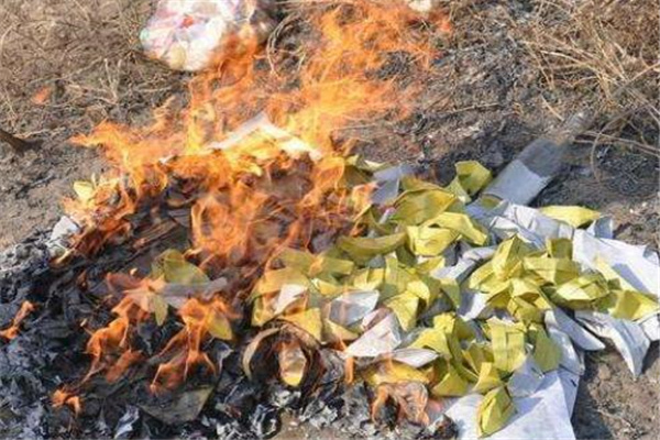 民间上坟烧纸的风水g