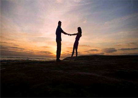 感情中主动的女命八字 感情中主动的女命八字