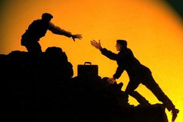 有靠山身边多贵人的八字特征 有靠山身边多贵人的八字特征