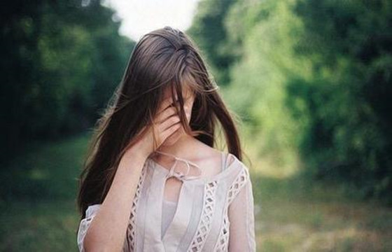 女人八字过软的特征.jpg 女人八字过软的特征.jpg