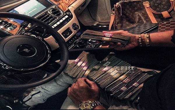 八字看什么人喜欢炫富.jpg 八字看什么人喜欢炫富.jpg