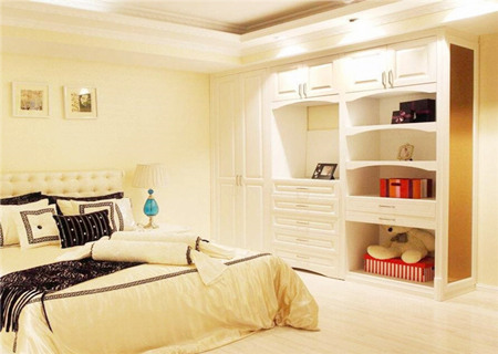 卧室衣柜如何摆放会越住越富