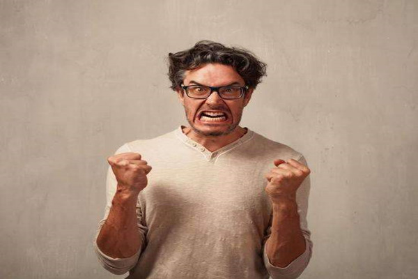 性格暴躁的八字