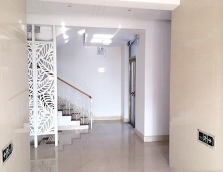 大门对着楼梯的风水影响 大门对着楼梯的风水影响