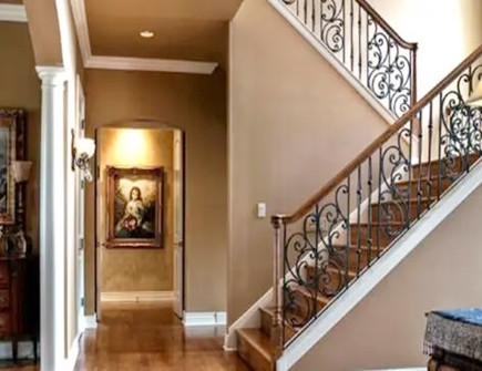 大门对着楼梯的风水影响 大门对着楼梯的风水影响