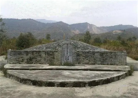 最发人丁的坟地特征