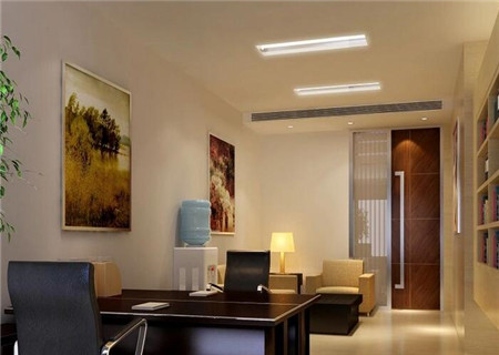 办公桌摆放的正确位置 办公桌摆放的正确位置