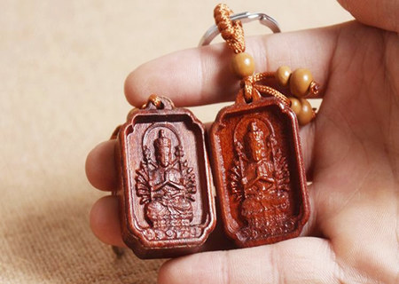 老人佩戴什么东西辟邪最好