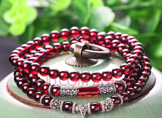 女人戴石榴石有什么讲究