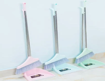 扫帚放厨房门后好吗 扫帚放厨房门后好吗