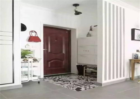 门口发什么东西会破财