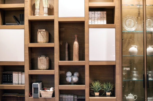 酒柜放什么装饰品旺宅