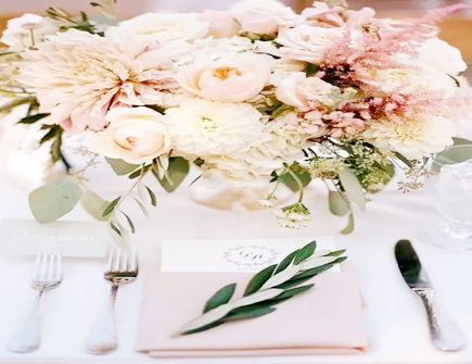 饭桌上适合摆放什么花 饭桌上适合摆放什么花