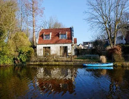 房子前面有臭水沟好不好