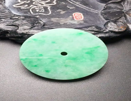 大平安扣摆件摆放在客厅哪里好