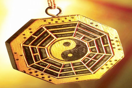 六亲缘薄的女命八字