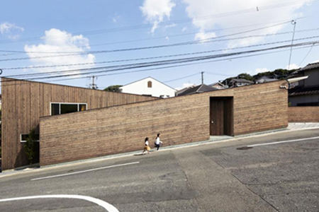 店铺门口对着斜坡，是好还是不好呢？