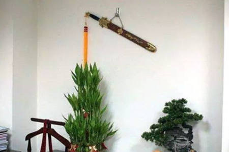 家里挂剑风水好吗