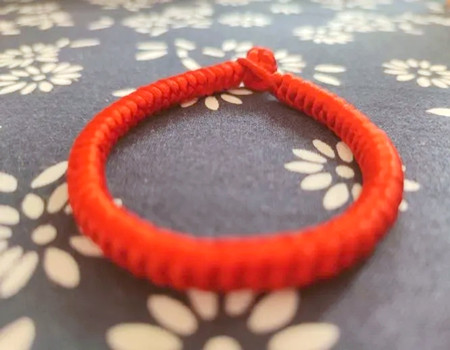 2023年属猪可以戴红绳吗?