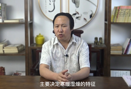 阳宅的朝向看八卦方位还是看24山的向呢？