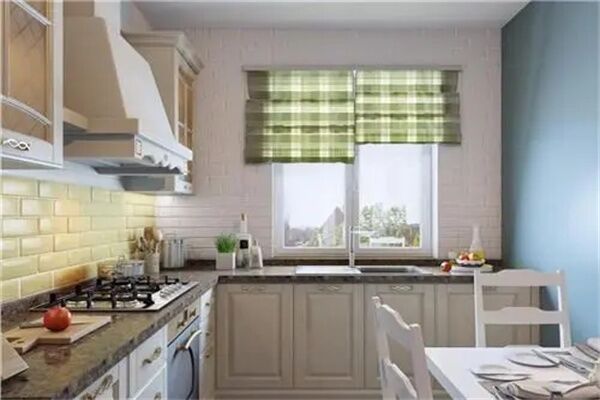 厨房窗户上的风水装饰