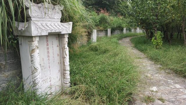 坟上立碑是起到什么作用呢?