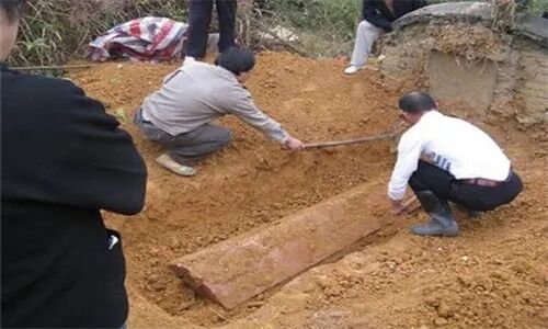 ​风水中必须要迁坟的标准