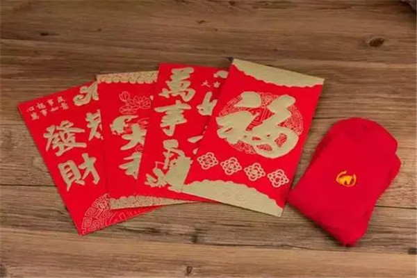 枕头放红包催财法