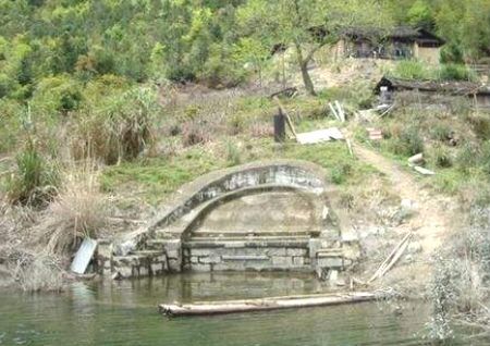 祖坟被水淹风水